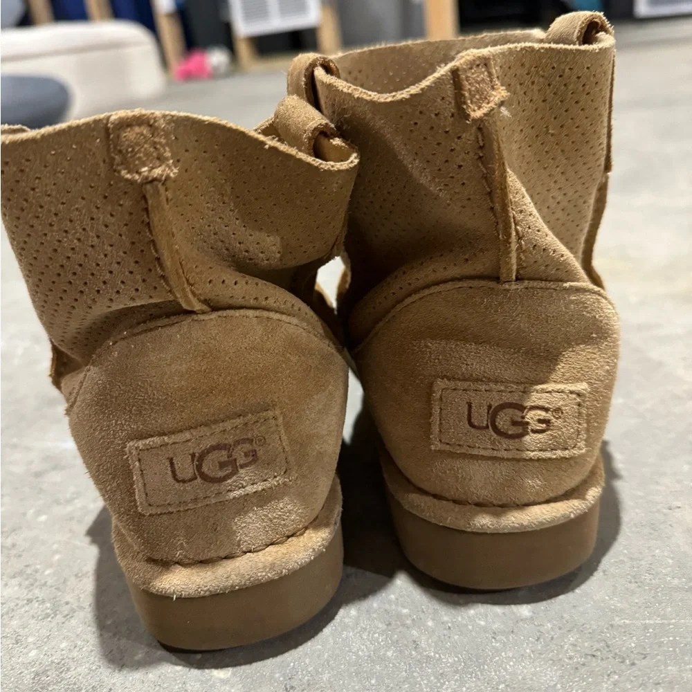 Ugg boots - Picture 2 of 4